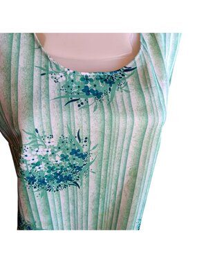 True Vintage Tank Top Medium 1970s Green Wild Print Poyester Handmade Floral